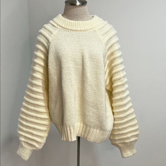 NWT New In Women's Sweater Size L Cream Chunky Textured Puff Sleeves Winter Ski - Picture 2 of 15
